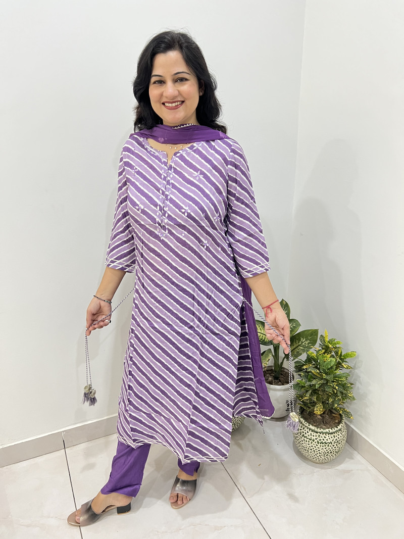 Pure Maslin Regular Style Suit in 3pc Set with Straight Pant and Chiffon Dupatta - Lavender